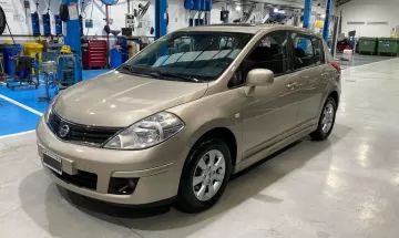 TOYOTA TIIDA 5P MT TEKNA8.900.000 2013 